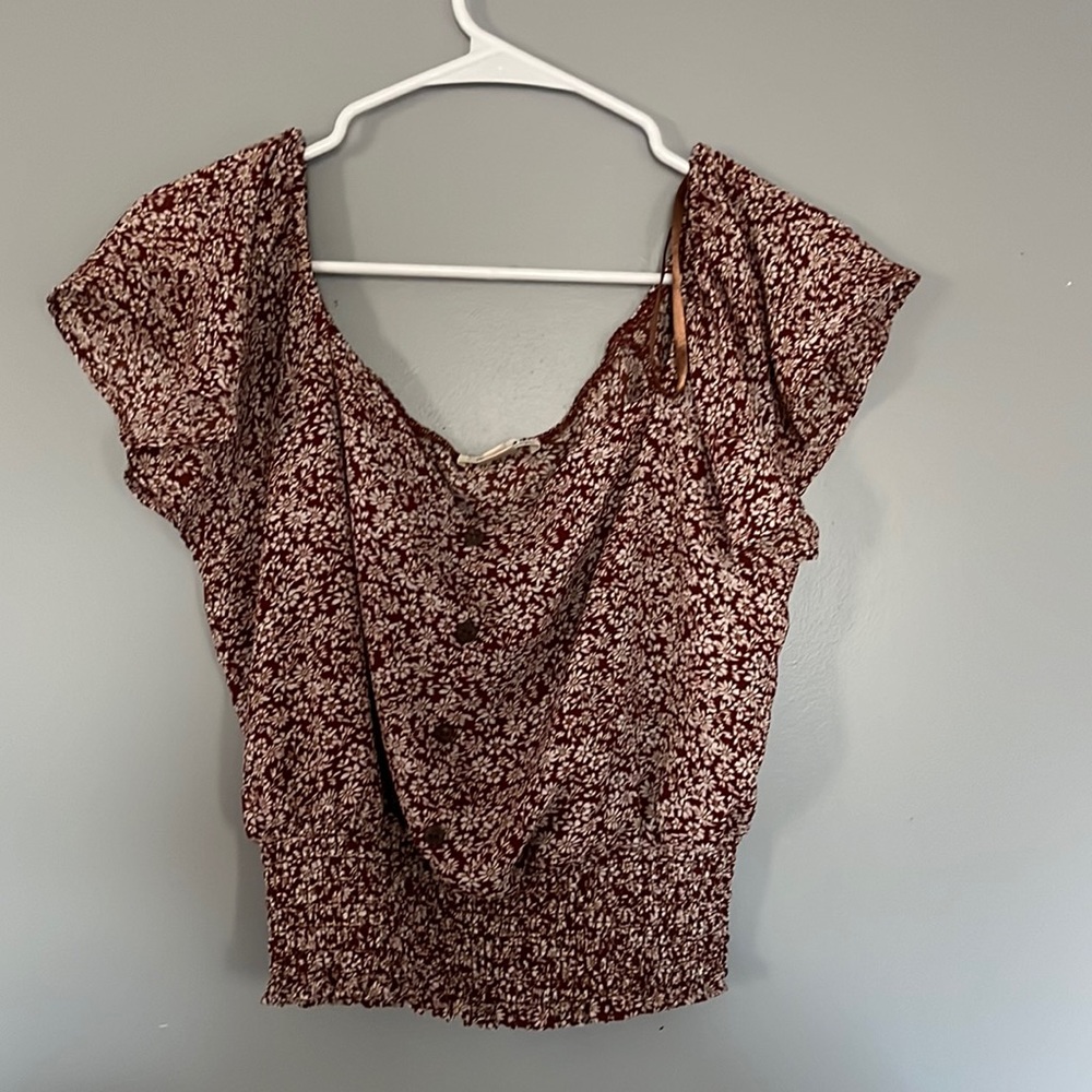 Cute floral top size Large, dark burnt orange color
